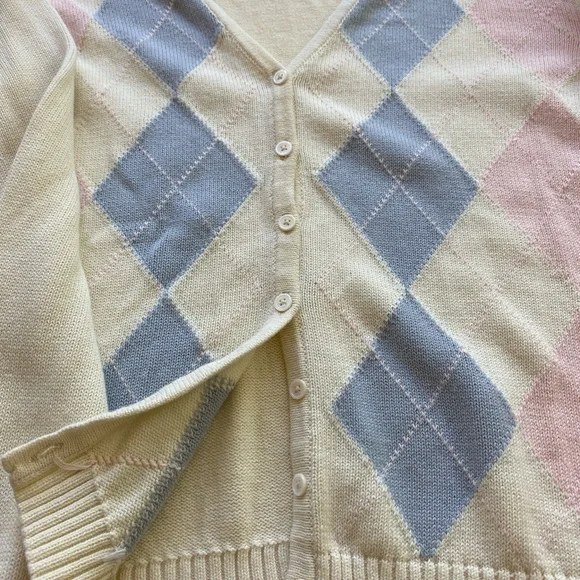 Brandy Melville Cream and Pink V-Neck Argyle Cardigan Sweater - Picture 2 of 5